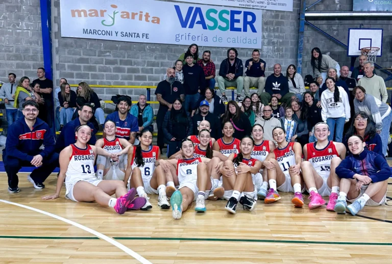 Partido de básquet femenino U17 entre Rosario y Santa Fe en el Provincial de Venado Tuerto