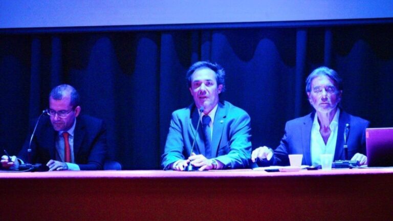 Panel de debate en la Facultad de Derecho de la UNR sobre pobreza, violencia y Derecho Penal