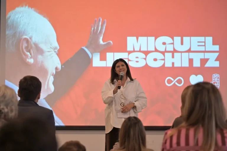 Homenaje a Miguel Lifschitz en el Polo Tecnológico Rosario con asistentes y familiares