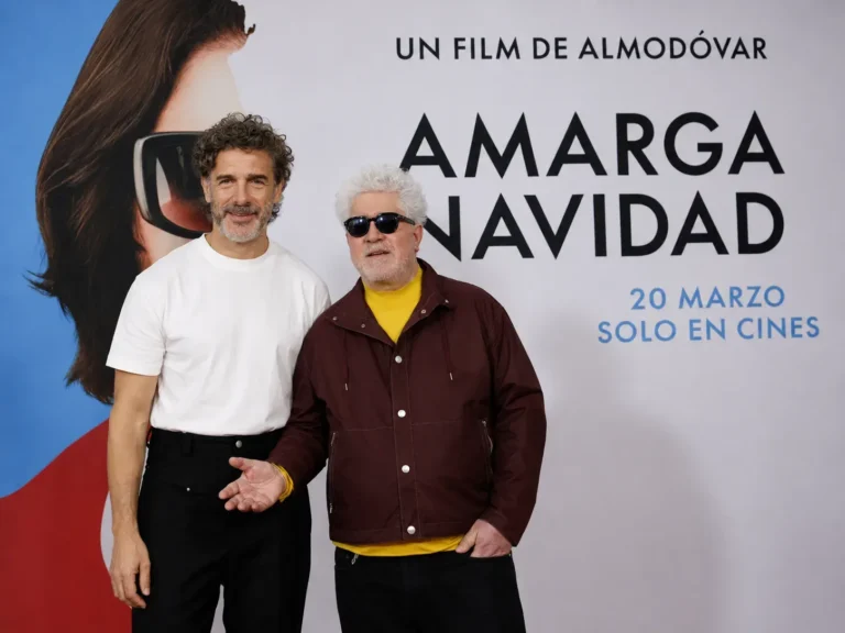 Afiche promocional de Amarga Navidad, película de Pedro Almodóvar