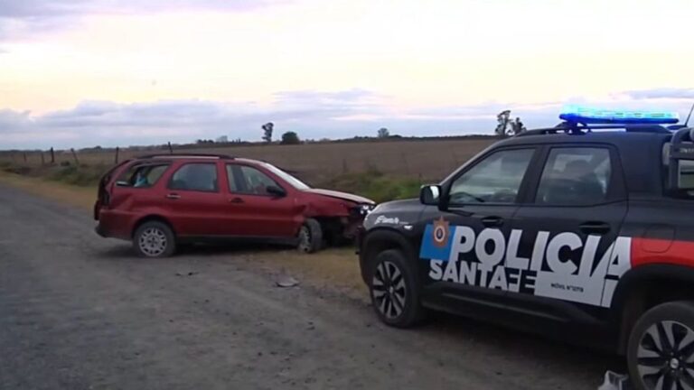 Ambulancia del SIES en la ruta 33 cerca de Álvarez