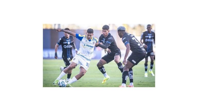 Partido de fútbol entre Rosario Central e Independiente del Valle en Quito