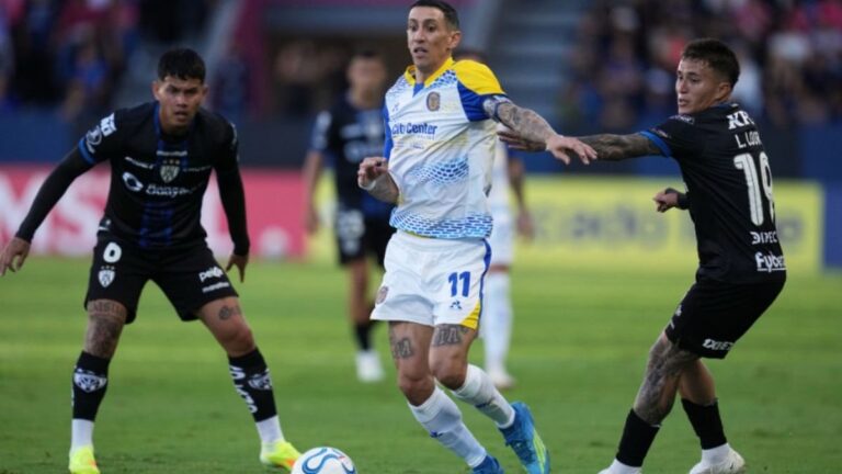 Jugadores de Rosario Central durante el partido ante Independiente del Valle en Quito