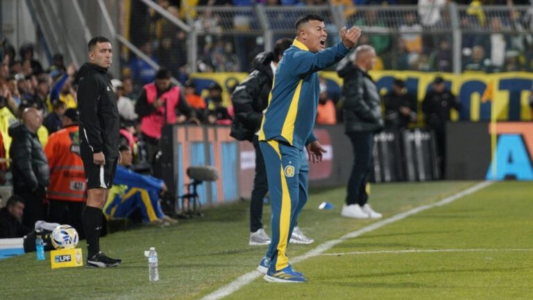 Jugadores de Rosario Central en el campo de juego
