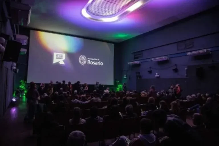 Cartel del 31° Festival de Cine Latinoamericano Rosario con programación de funciones gratuitas