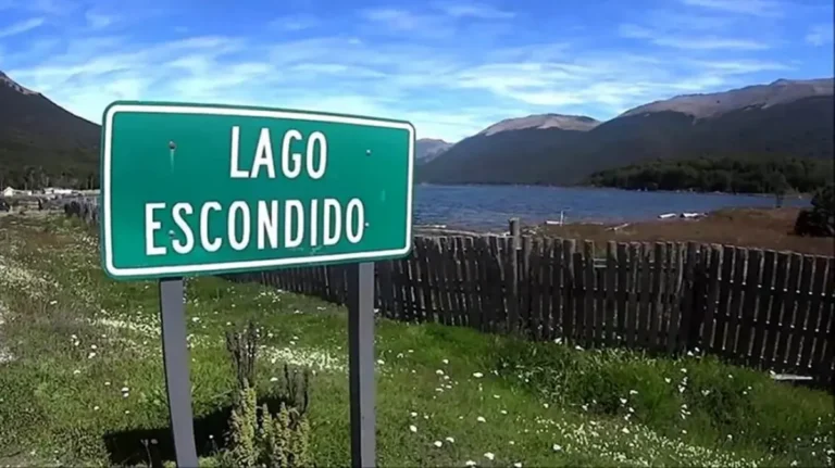 Vista del Lago Escondido en Río Negro