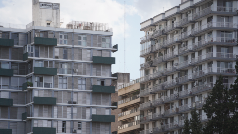 Edificios residenciales vacíos en Rosario