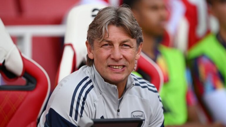 Gabriel Heinze durante un entrenamiento de Arsenal en Londres