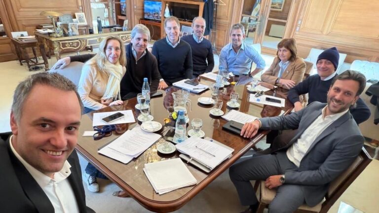 Reunión de la mesa política del gobierno de Javier Milei en la Casa Rosada