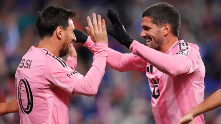 Lionel Messi y Rodrigo De Paul en partido de la MLS