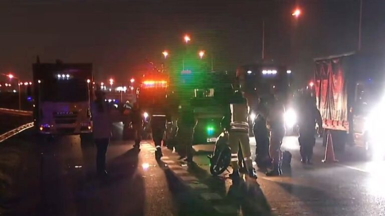 Vista de la avenida Circunvalación en Santa Fe tras el accidente entre una moto y un camión