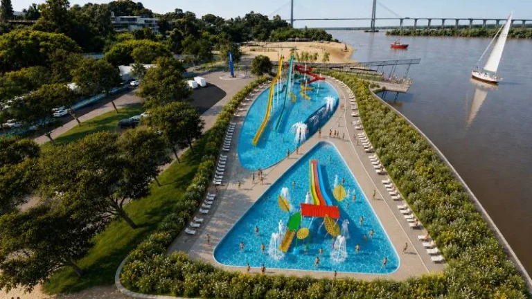 Vista de la costanera norte de Rosario con el río Paraná de fondo