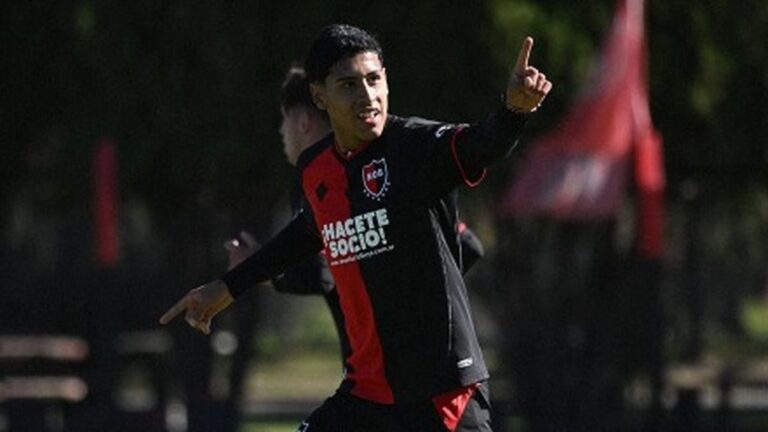 Jugadores de Newell's Old Boys celebrando la clasificación a la Copa de Oro