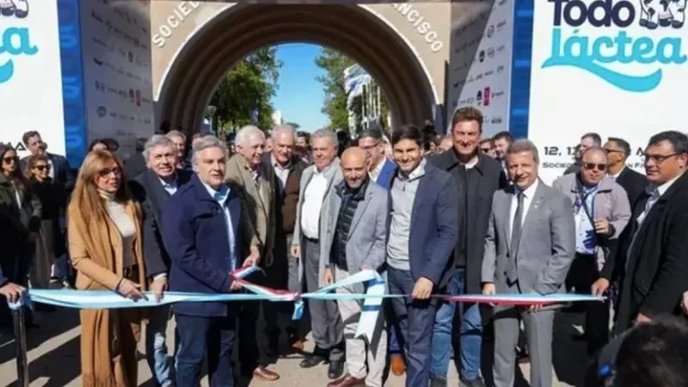 Gobernadores Pullaro y Llaryora durante la apertura de TodoLáctea 2026 en San Francisco, Córdoba