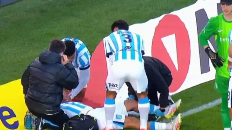 Alan Forneris lesionado durante el partido entre Racing y Estudiantes