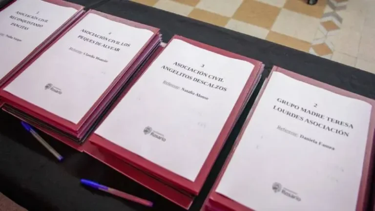 Firma de convenio entre UNR y Municipalidad de Rosario para asesoramiento jurídico en barrios