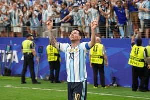 Lionel Messi con la camiseta de la Selección Argentina celebrando un gol