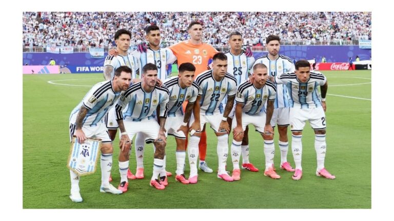 Lionel Messi celebra un gol durante el partido Argentina vs Argelia en el Mundial