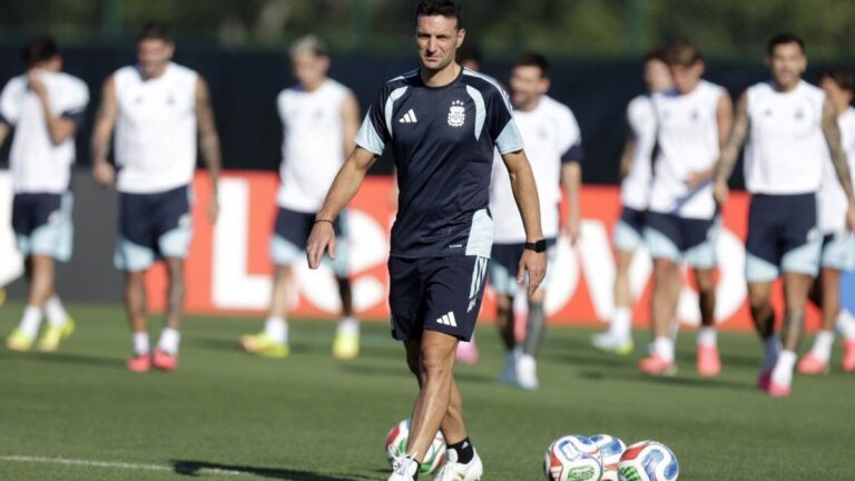 Jugadores de la selección argentina en formación titular antes del debut en el Mundial 2026