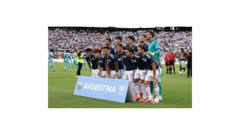 Jugadores de la selección argentina celebrando un gol durante el partido amistoso ante Honduras