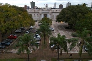 Plaza Italia de Santa Fe con el Monumento al Inmigrante Italiano