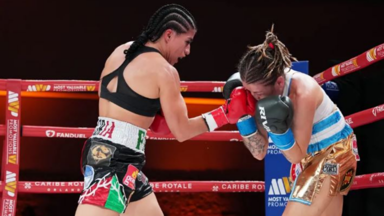 Evelin Bermúdez durante el combate contra Estefany Alegria en Orlando
