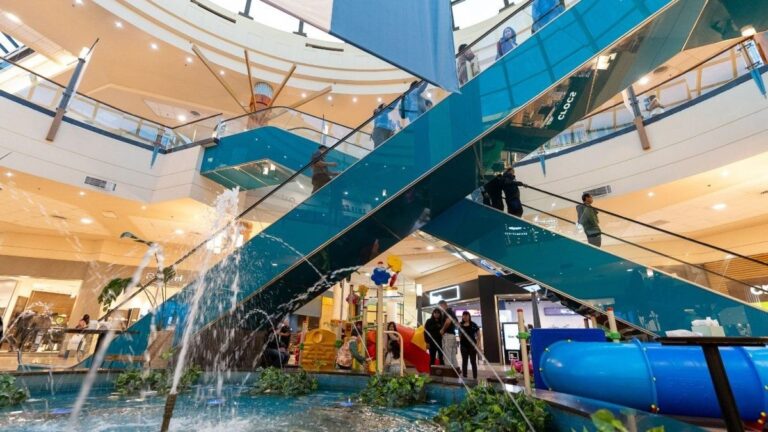 Fachada del centro comercial Portal Rosario en la zona norte de Rosario