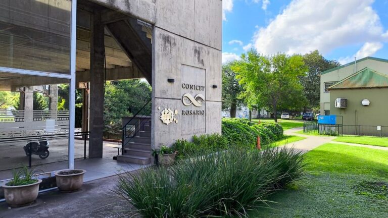 Edificio del Conicet Rosario en Ocampo y Esmeralda