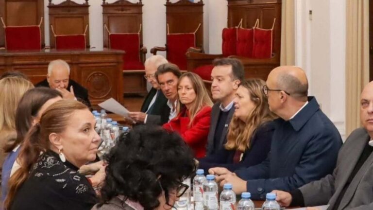 Ministros de la Corte Suprema de Santa Fe Jorge Baclini, Roberto Falistocco y Daniel Erbetta analizando el proyecto de Colegio de Jueces