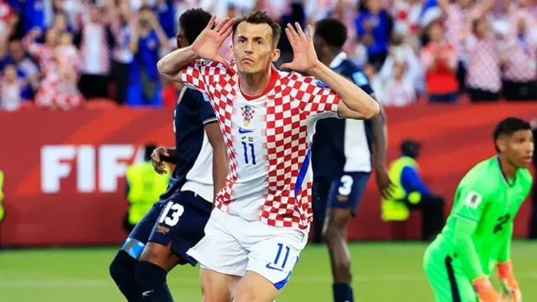 Jugadores de Croacia celebran un gol en el partido contra Panamá