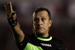 Árbitro Darío Herrera durante un partido