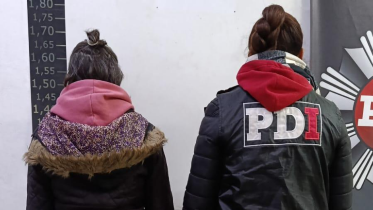 Policía de Santa Fe detiene a cuidadora por robo de dinero y alhajas