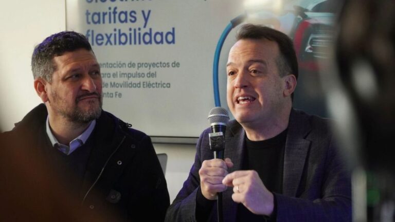 Diputado Joaquín Blanco junto a autoridades en Agroactiva presentando proyectos de movilidad eléctrica