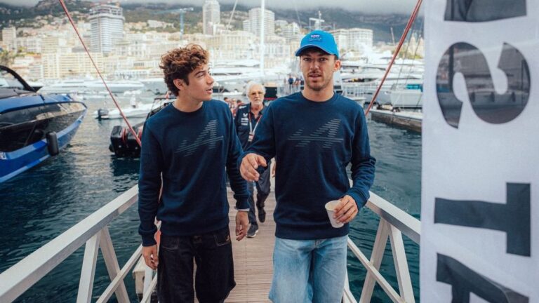 Franco Colapinto y Pierre Gasly en el Gran Premio de Mónaco