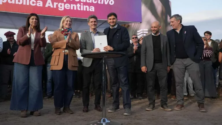 Stand del Gobierno de Santa Fe en Agroactiva 2026 con el gobernador Pullaro y funcionarios