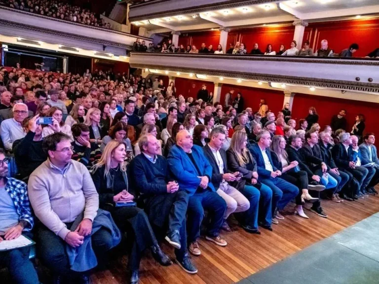 Presentación del programa Mil65 en el Teatro La Comedia de Rosario