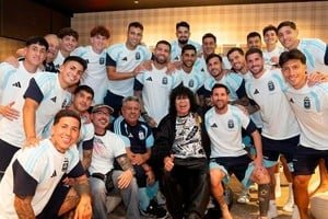Carlos La Mona Jiménez y Lionel Messi en la concentración de la Selección Argentina