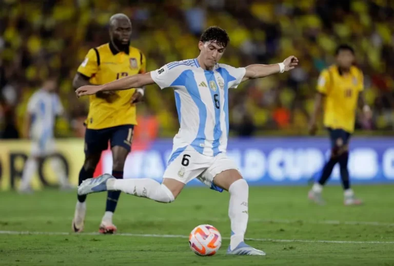 Leonardo Balerdi con la camiseta de la Selección Argentina