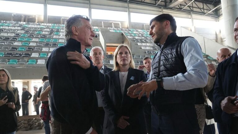 Mauricio Macri y Maximiliano Pullaro recorren las obras del Estadio Multipropósito del Card en Santa Fe
