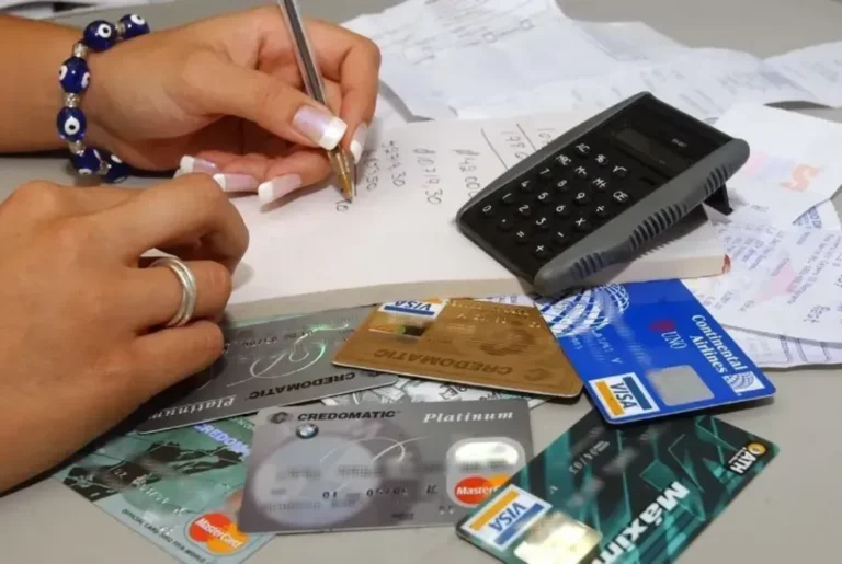 Gráfico sobre deudas en mora en el sistema financiero argentino según estudio de Analytica