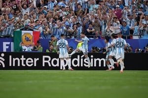 Lionel Messi celebrando un gol con la selección argentina
