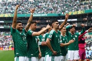 Jugadores de México celebran un gol ante Sudáfrica en el Estadio Azteca durante el Mundial 2026