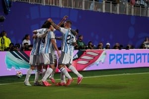 Hinchas argentinos en la previa del partido Argentina vs Argelia en Kansas por el Mundial 2026