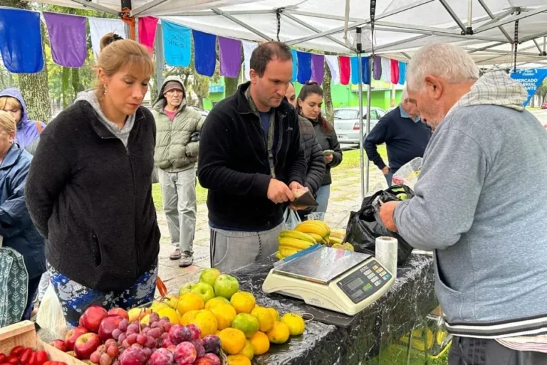Plaza San Martín de Rosario durante la presentación del Mercado Arriba Rosario renovado