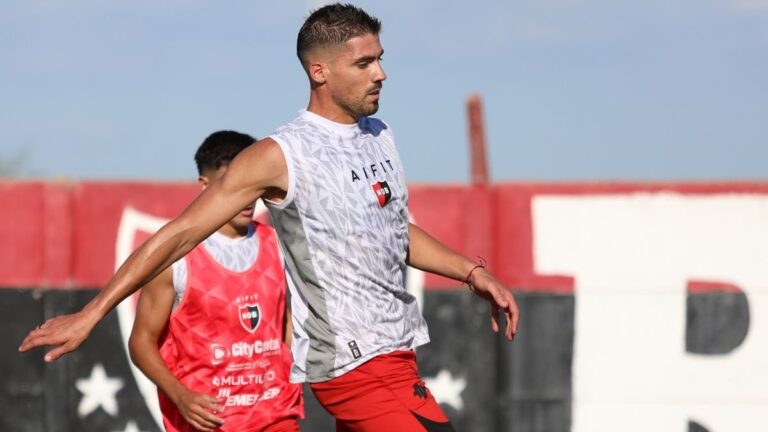 Fabián Noguera defensor de Newell's Old Boys durante un partido
