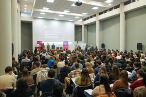Aspirantes rindiendo el examen de residencias médicas en Santa Fe