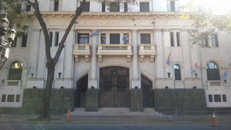 Fachada de los Tribunales de Santa Fe