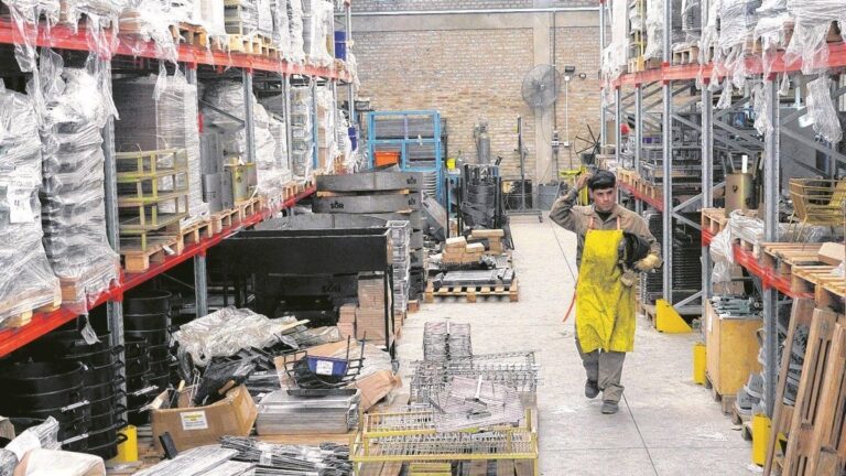 Gráfico de producción industrial en baja con datos del Indec