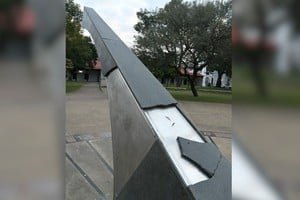 Reloj de sol en el Paseo de las Tres Culturas de Santa Fe
