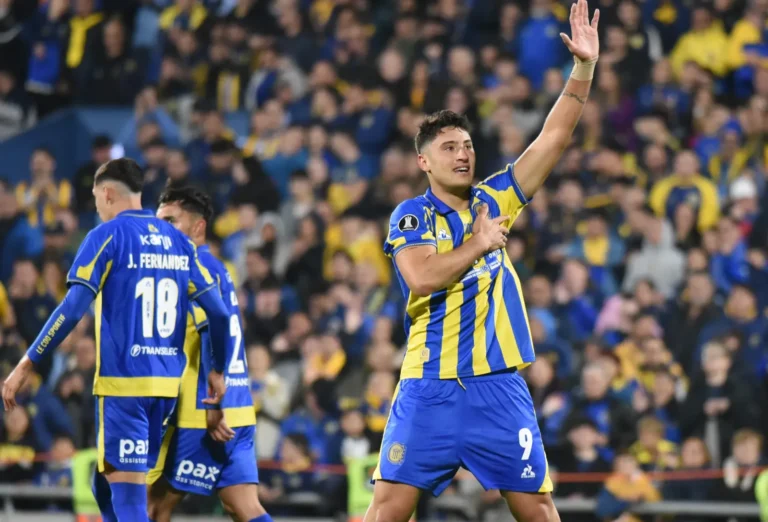 Escudo de Rosario Central sobre fondo auriazul